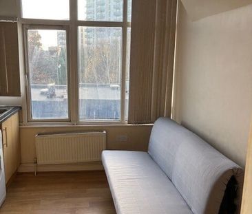 High Street, London - Photo 1