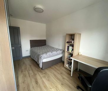 4 bedroom terraced house to rent - Photo 3