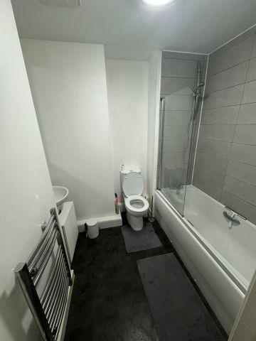 Room in a Shared Flat, Brandforth Road, M8 - Photo 2