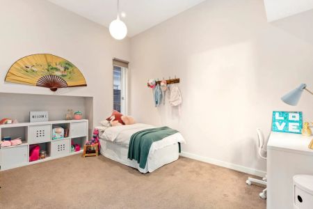 Dream Californian Bungalow in Prime McKinnon Zone! - Photo 4