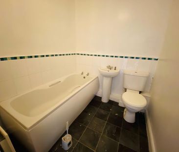 3 bedroom terraced house to rent - Photo 6