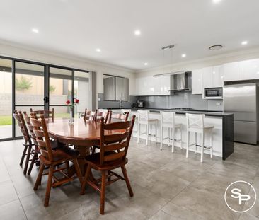 “Stylish 5-Bedroom Home with Solar & Low-Maintenance Living” - Photo 2