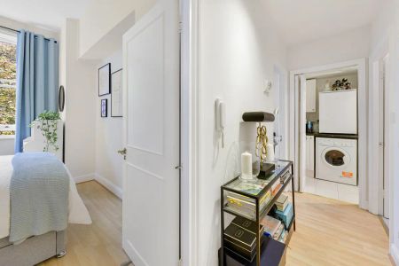 1 bedroom flat in South Kensington - Photo 5