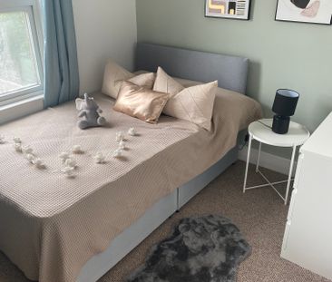 Stunning shared home in Hagden Lane! 198HAG - Room 4 - Photo 4