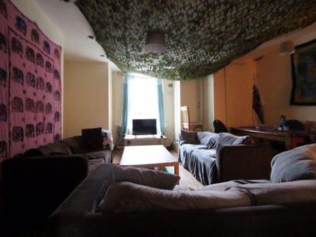 1 bedroom in a house share to rent - Photo 2