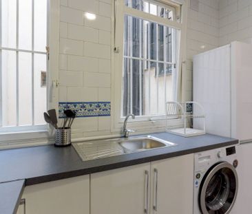 Wonderful room in Plaza de Santa Ana - Photo 2