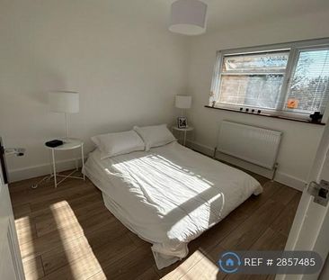 3 bedroom end of terrace house to rent - Photo 2