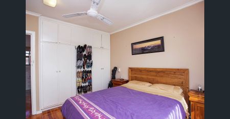 Two Bedroom Unit in Seaside Suburb - Photo 2