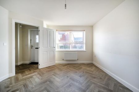 3 bedroom semi-detached house to rent - Photo 2