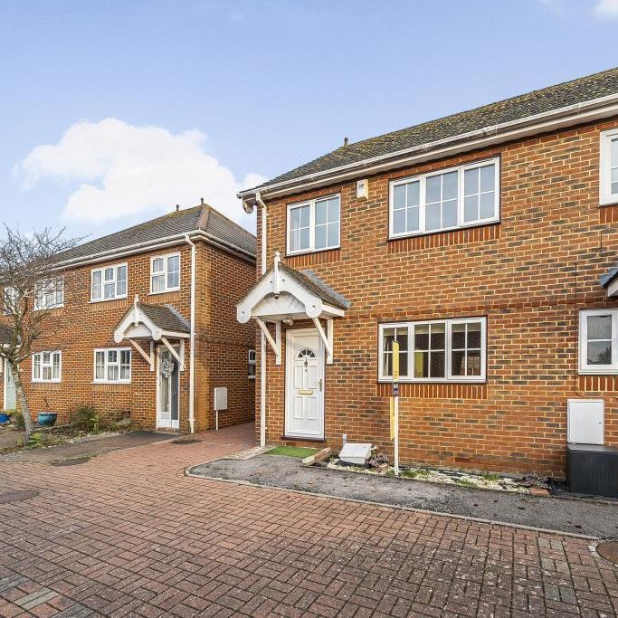 3 bedroom semi-detached house to rent - Photo 1