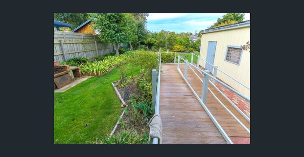 Charming Glen Iris Home with Large Backyard - Photo 1