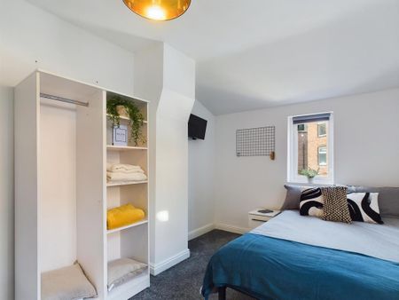 1 bedroom in a house share to rent - Photo 4