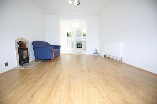 3 bedroom bungalow to rent - Photo 1