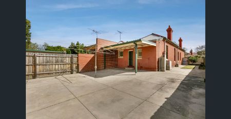 A Charming Period Home in the Heart of Elsternwick - Photo 4