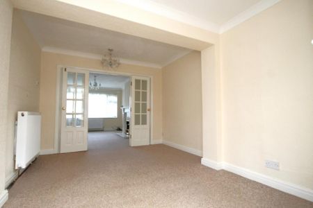 3 bedroom semi-detached house to rent - Photo 2