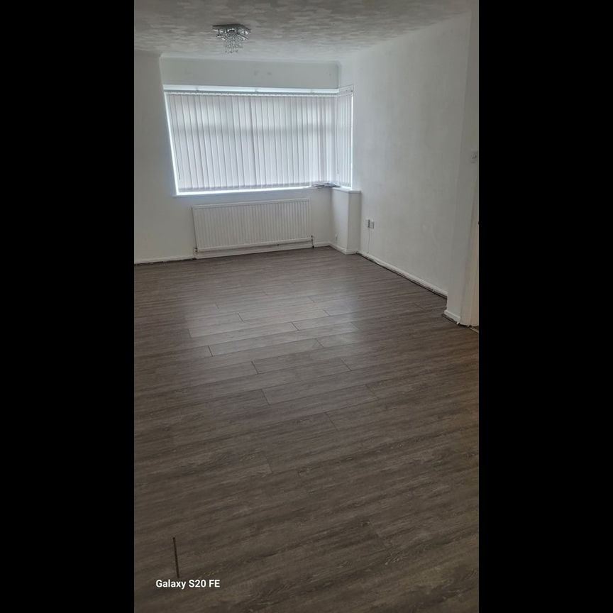 3 Bed Semi-Detached House, Manchester, M40 - Photo 1