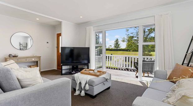 Family home on prestigious Totara Road - Photo 1