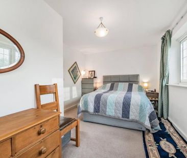 4 bedroom detached house to rent - Photo 2