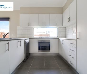 Modern 3 Bedroom Townhouse in a Great Location! - Photo 6
