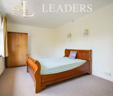 4 bedroom bungalow to rent - Photo 3