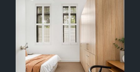 Stylish Warehouse Apartment in the Heart of the Inner City - Photo 2