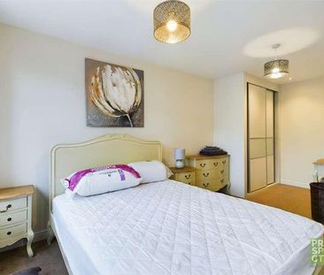 Wessex Court, Kestrel Road, Farnborough, Hampshire, GU14 - Photo 5