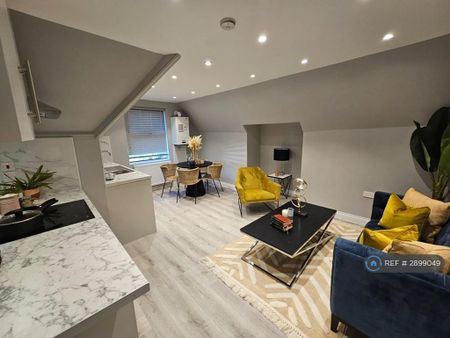 3 bedroom flat to rent - Photo 2