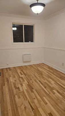 Logement 5 1/2 spacieux à louer sur la rue Des Ormeaux (Anjou) – Disponible dès maintenant. - Photo 1