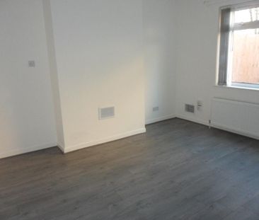 3 bedroom end of terrace house to rent - Photo 6