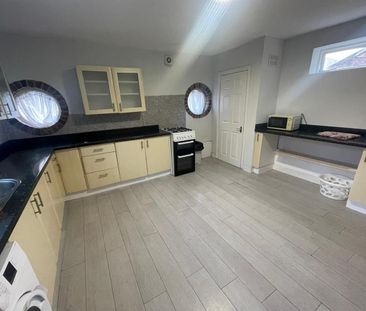 Star Cottage, Luptons Buildings, Tong Road, Leeds - Photo 3