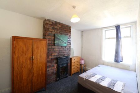 4 bedroom end of terrace house to rent - Photo 5