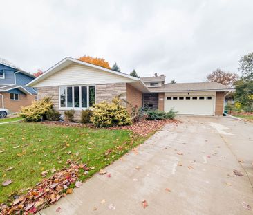 Spacious Fully Detached 4 Bedroom Home in Niagara Falls! - Photo 5