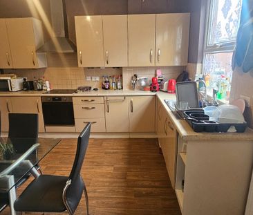 6 Bed - 9 Hessle Terrace, Hyde Park, Leeds - LS6 1EQ - Student - Photo 5