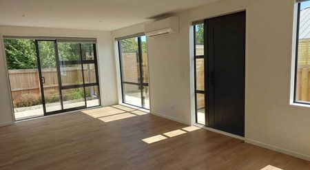 2 Bedroom Townhouse in Phillipstown - Photo 2