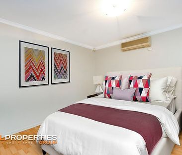 VERSATILE FAMILY RESIDENCE FEATURING MULTIPLE LIVING AREAS - Photo 5