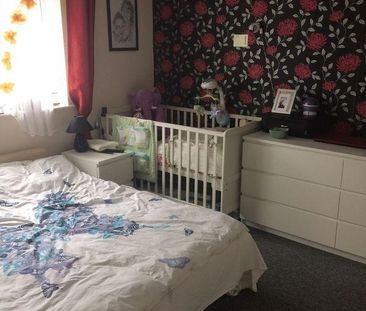 2 bedroom semi-detached house to rent - Photo 3