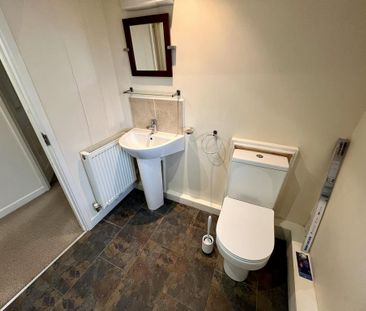 2 bedroom flat to rent - Photo 4