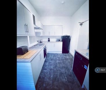 1 bedroom in a flat share to rent - Photo 5