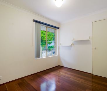 LARGE FAMILY HOME IN LEEMING HIGH SCHOOL ZONE! - Photo 1