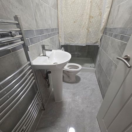 3 bedroom flat to rent - Photo 3