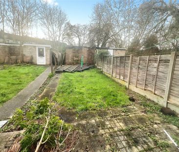 Lennox Gardens, Wolverhampton, West Midlands, WV3 - Photo 4