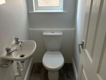 Mount Gould Road Room 3 - Photo 3