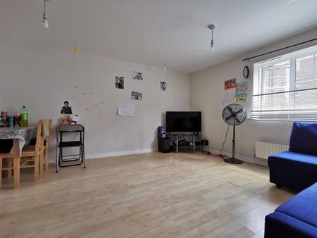 2 bed flat to rent in Symphony Close, Edgware, HA8 - Photo 5