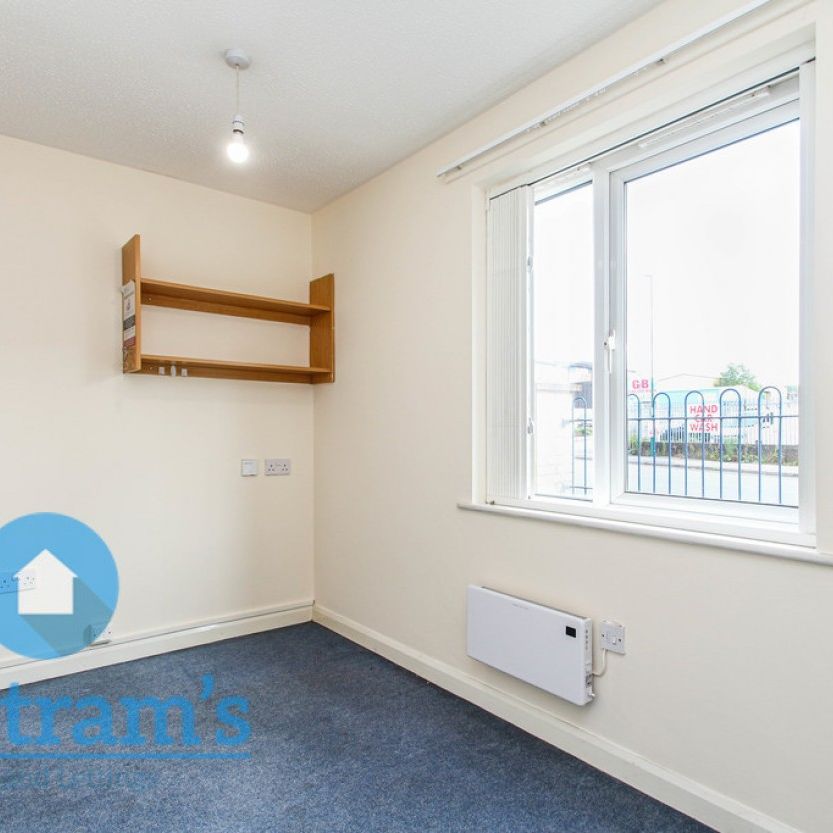References Pending - 1 bed Apartment - Photo 1