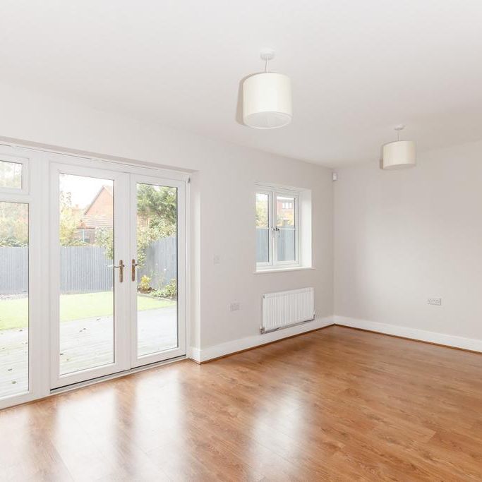 4 bedroom terraced house to rent - Photo 1