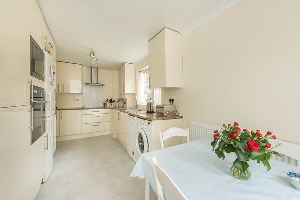 2 bedroom terraced house to rent - Photo 1