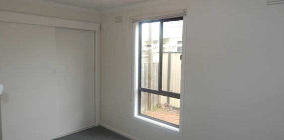 Cosy Unit in Perfect Location! - Photo 2