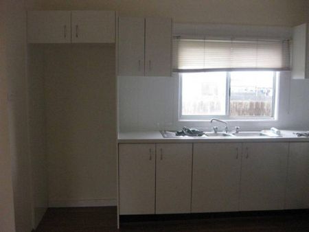 3 Bedroom Home - Photo 3