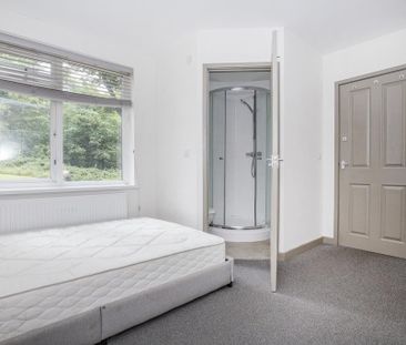 1 bedroom in a house share to rent - Photo 2