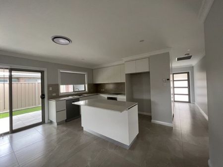 Executive Style Villa in North - Photo 3